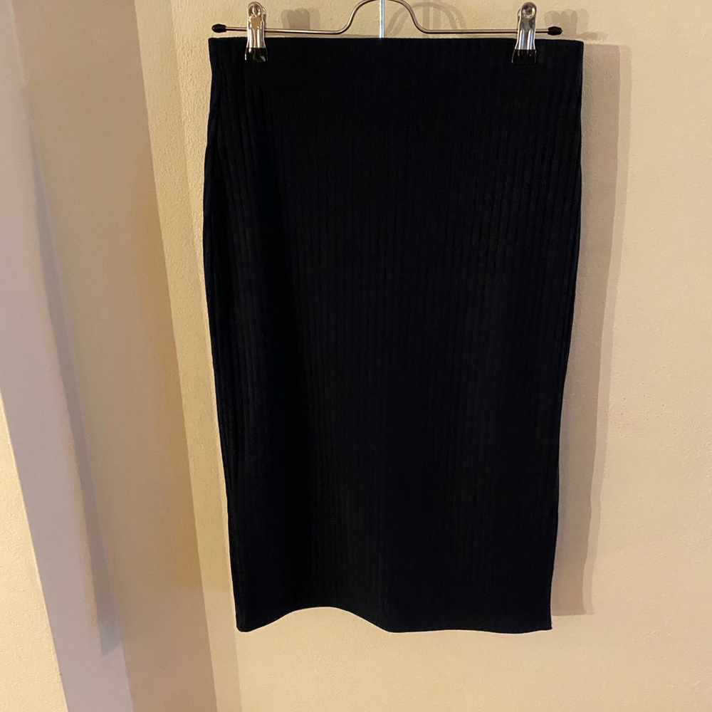 Urban Coco Elegant Navy Ribbed Midi Skirt